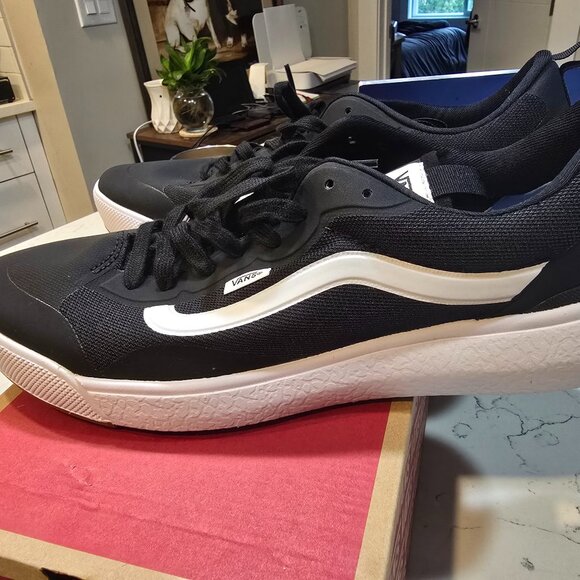 Vans Ultrarange EXO Low Cut VN0A4U1KBLK Black Men's Size 12 Skateboarding NEW - Picture 1 of 13